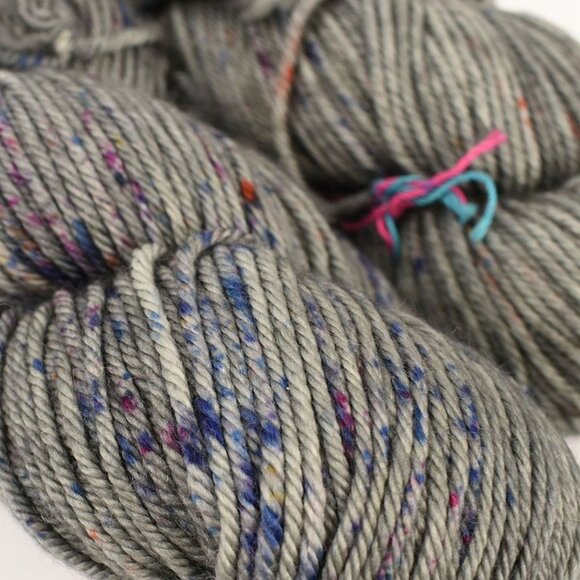 MadelineTosh 80/10/10 DK Yarn 2 Skeins SW Merino Cashmere Nylon Space Epic - Picture 2 of 3